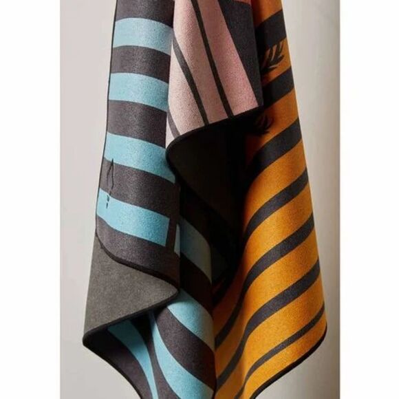 Nomadix Beach Towel - Picture 2 of 5